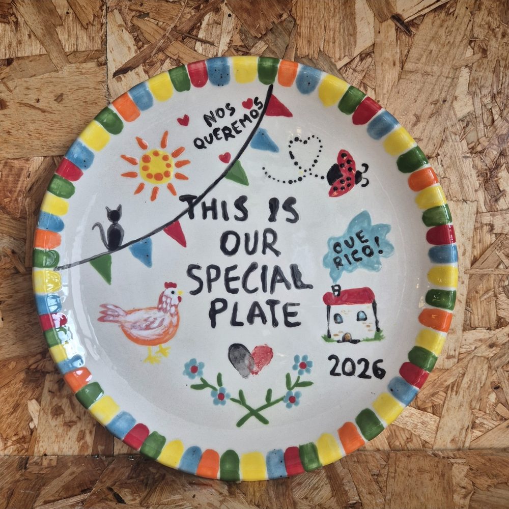Colourful family plate painted at the café